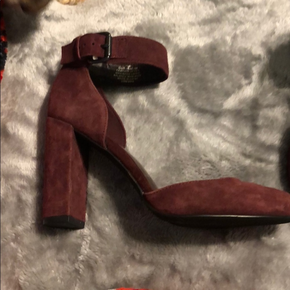 High heels - Picture 2 of 3